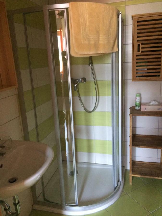שטיינדורף אם אוסיאכר סי Ferienwohnung Frieser מראה חיצוני תמונה